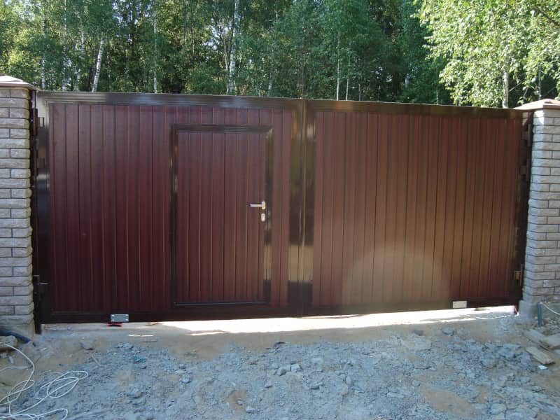 Уличные ворота DoorHan в Новгороде с установкой